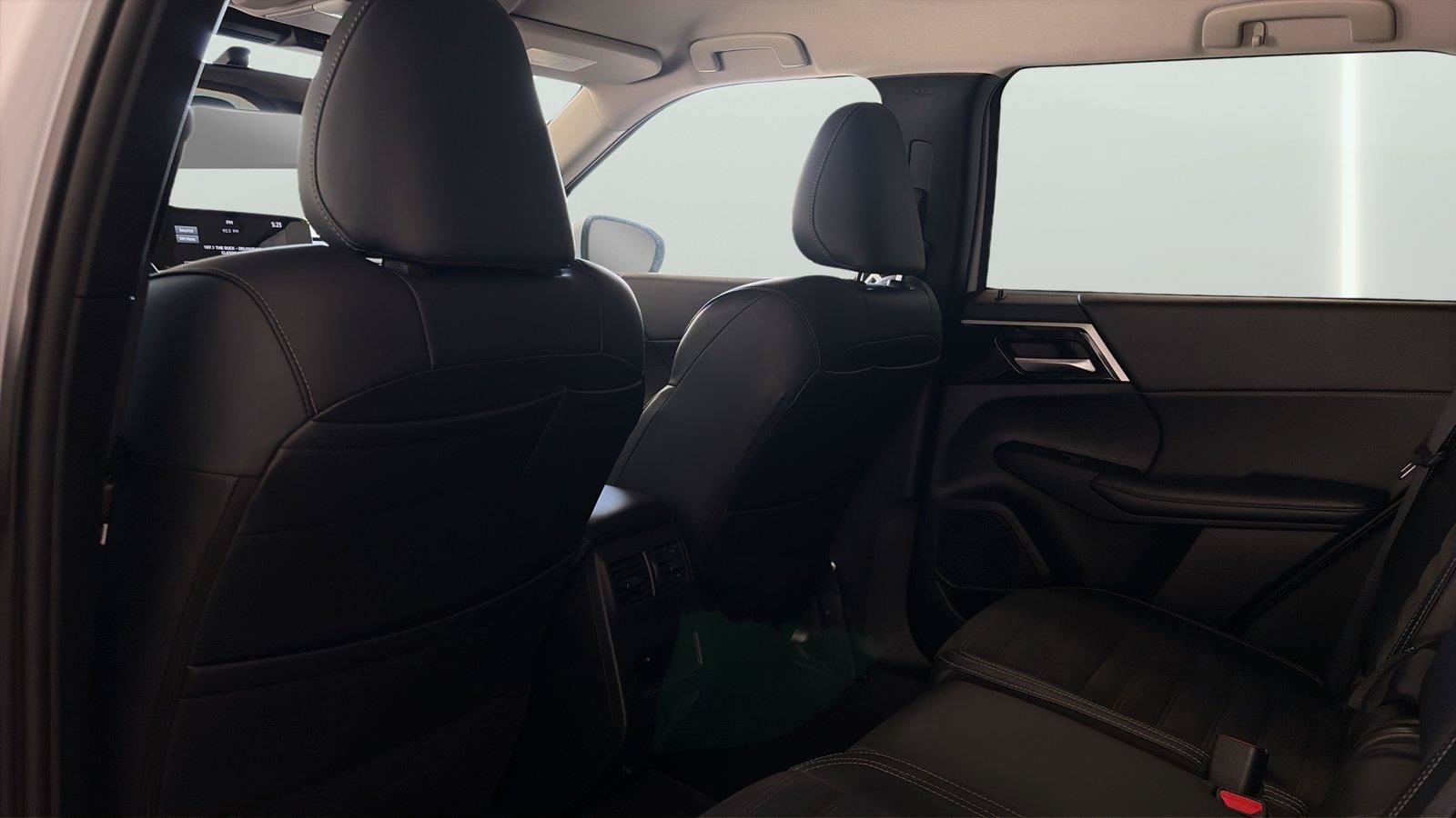 Used 2024 Mitsubishi Outlander SE AWD/4WD image 17