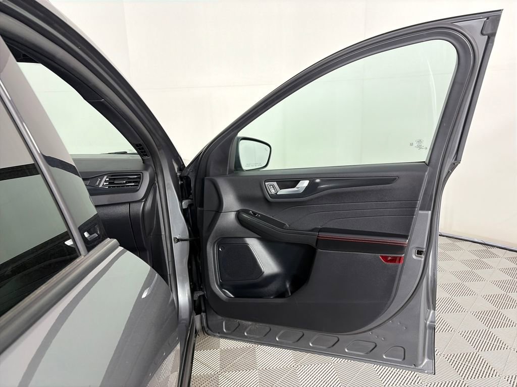 Certified 2025 Ford Escape ST-Line Select image 30