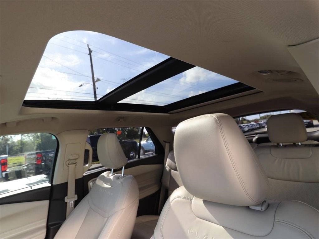 Certified 2022 Ford Explorer Platinum w/ Equipment Group 601A image 4