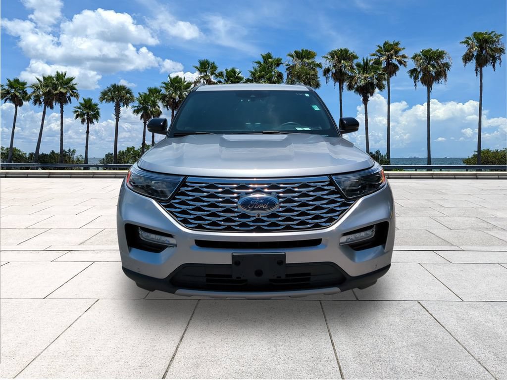 Certified 2022 Ford Explorer Platinum w/ Equipment Group 601A AWD/4WD image 2