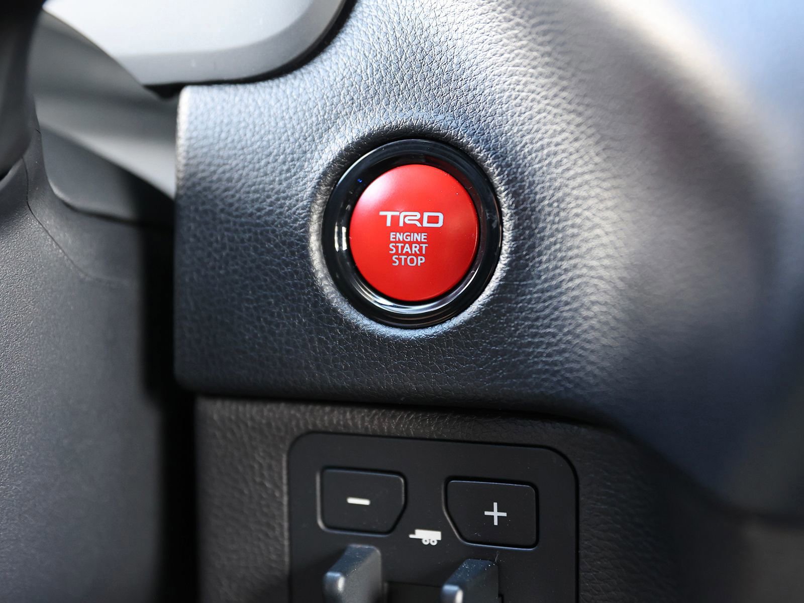 Used 2025 Toyota Tundra SR5 w/ TRD Off-Road Package AWD/4WD image 37