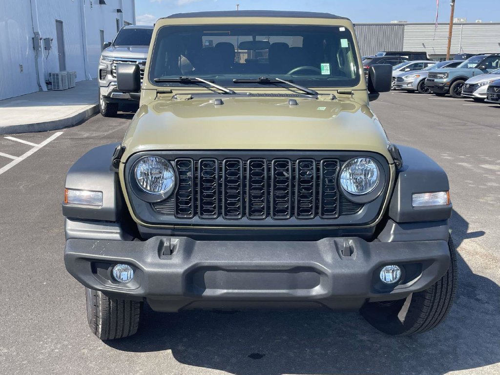 Used 2025 Jeep Wrangler Sport AWD/4WD image 8