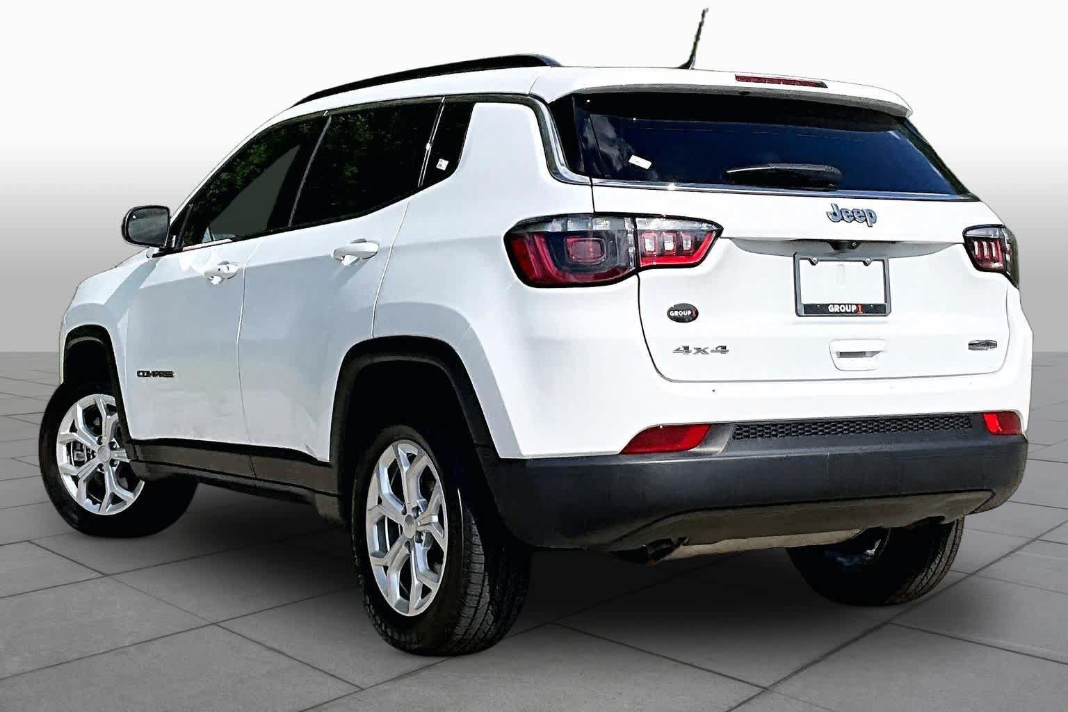 Used 2024 Jeep Compass Latitude AWD/4WD image 12