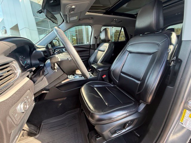 Certified 2021 Ford Explorer XLT w/ Equipment Group 202A AWD/4WD image 14