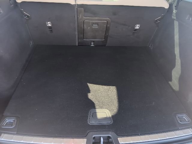 Used 2023 Volvo XC60 B5 Plus image 27