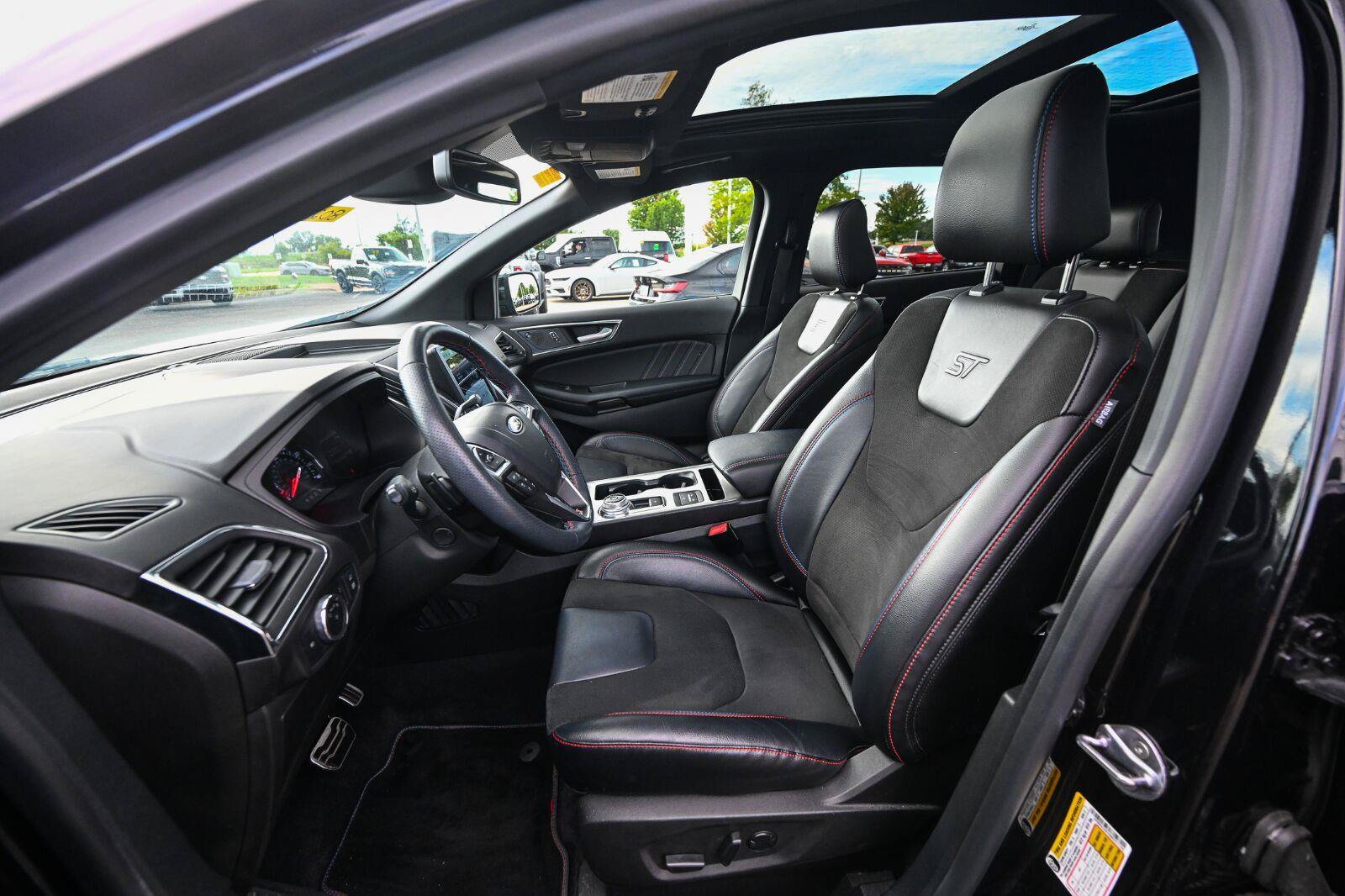 Certified 2024 Ford Edge ST w/ Equipment Group 401A AWD/4WD image 21