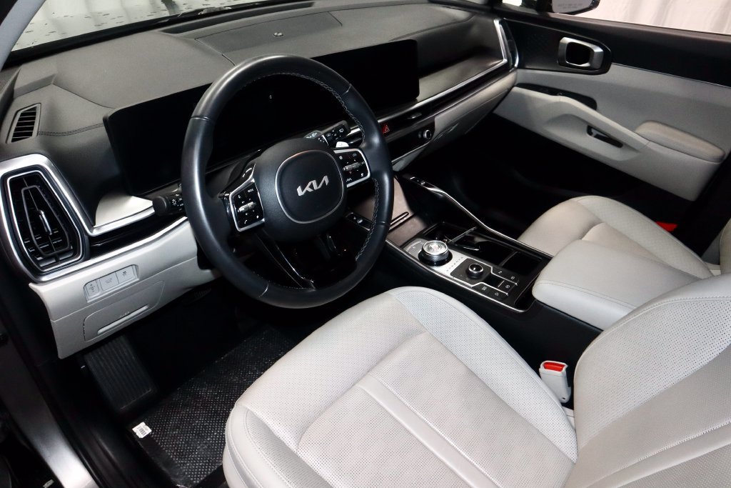 Used 2025 Kia Sorento EX AWD/4WD image 25