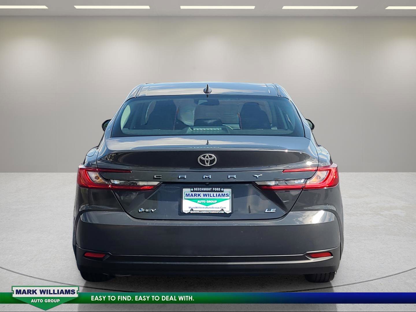 Used 2025 Toyota Camry SE FWD image 5