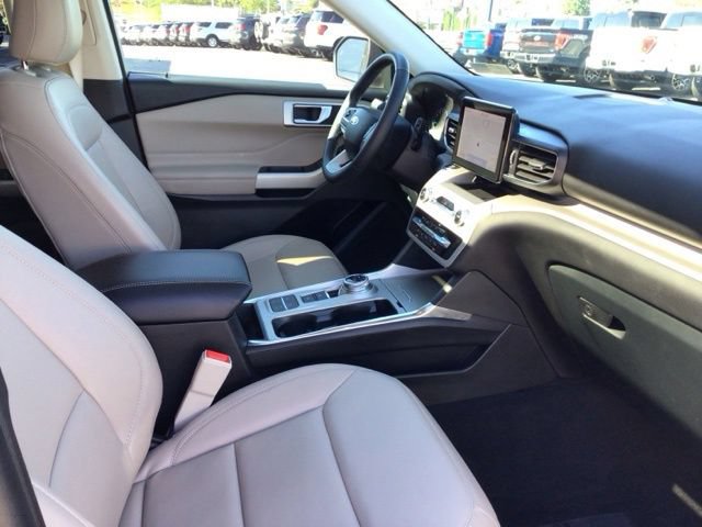 Certified 2023 Ford Explorer XLT w/ Equipment Group 202A RWD image 11