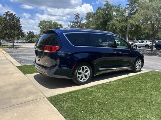 Used 2020 Chrysler Pacifica Limited w/ Advanced Safetytec Group FWD image 3