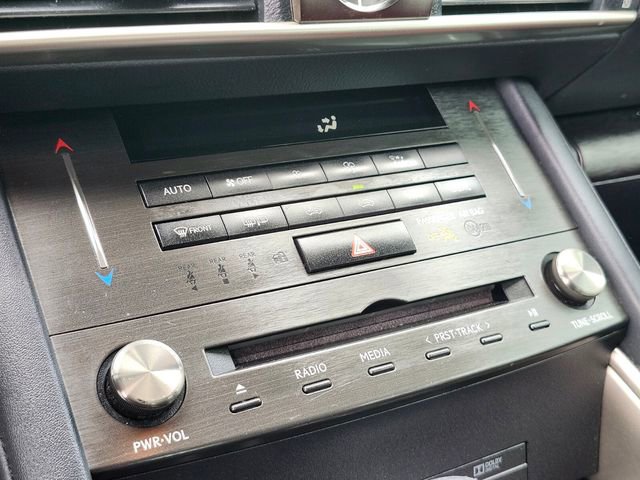 Used 2019 Lexus IS 300 AWD image 23