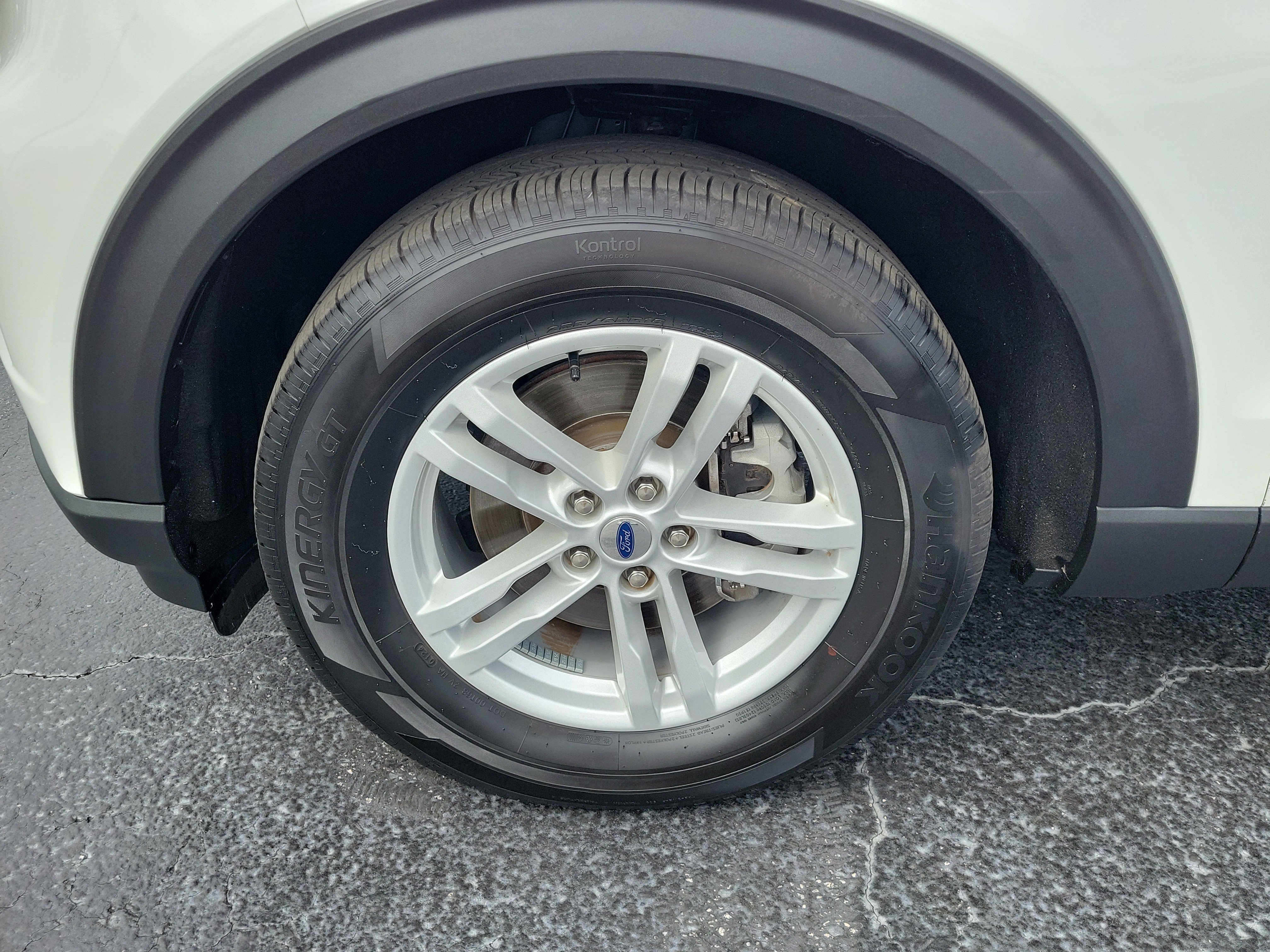 Certified 2024 Ford Explorer XLT RWD image 5