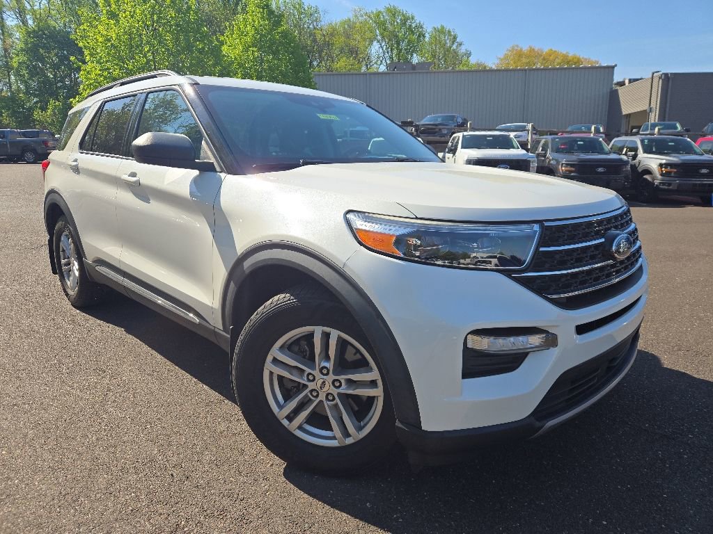 Certified 2020 Ford Explorer XLT w/ Equipment Group 202A AWD/4WD image 3