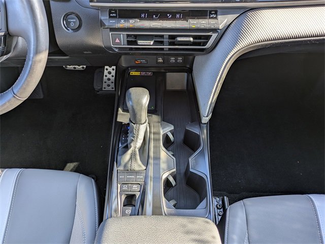 Used 2025 Toyota Camry SE image 17