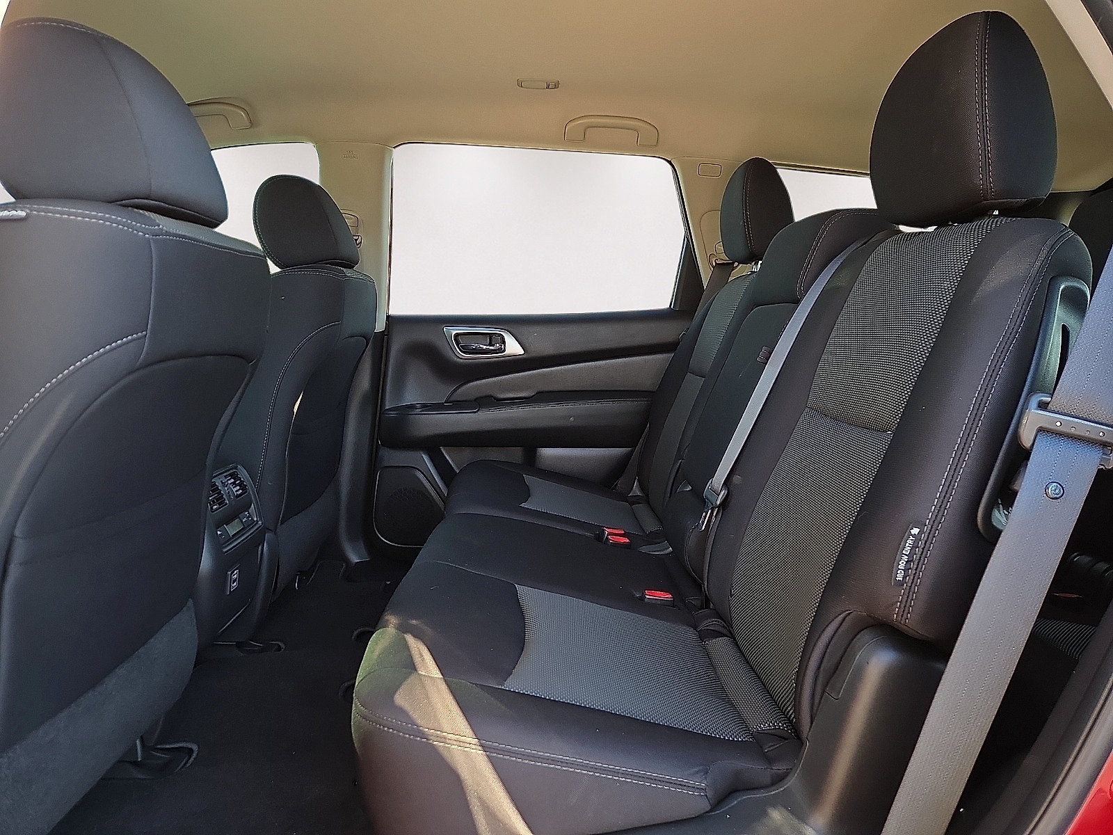 Used 2018 Nissan Pathfinder S FWD image 11