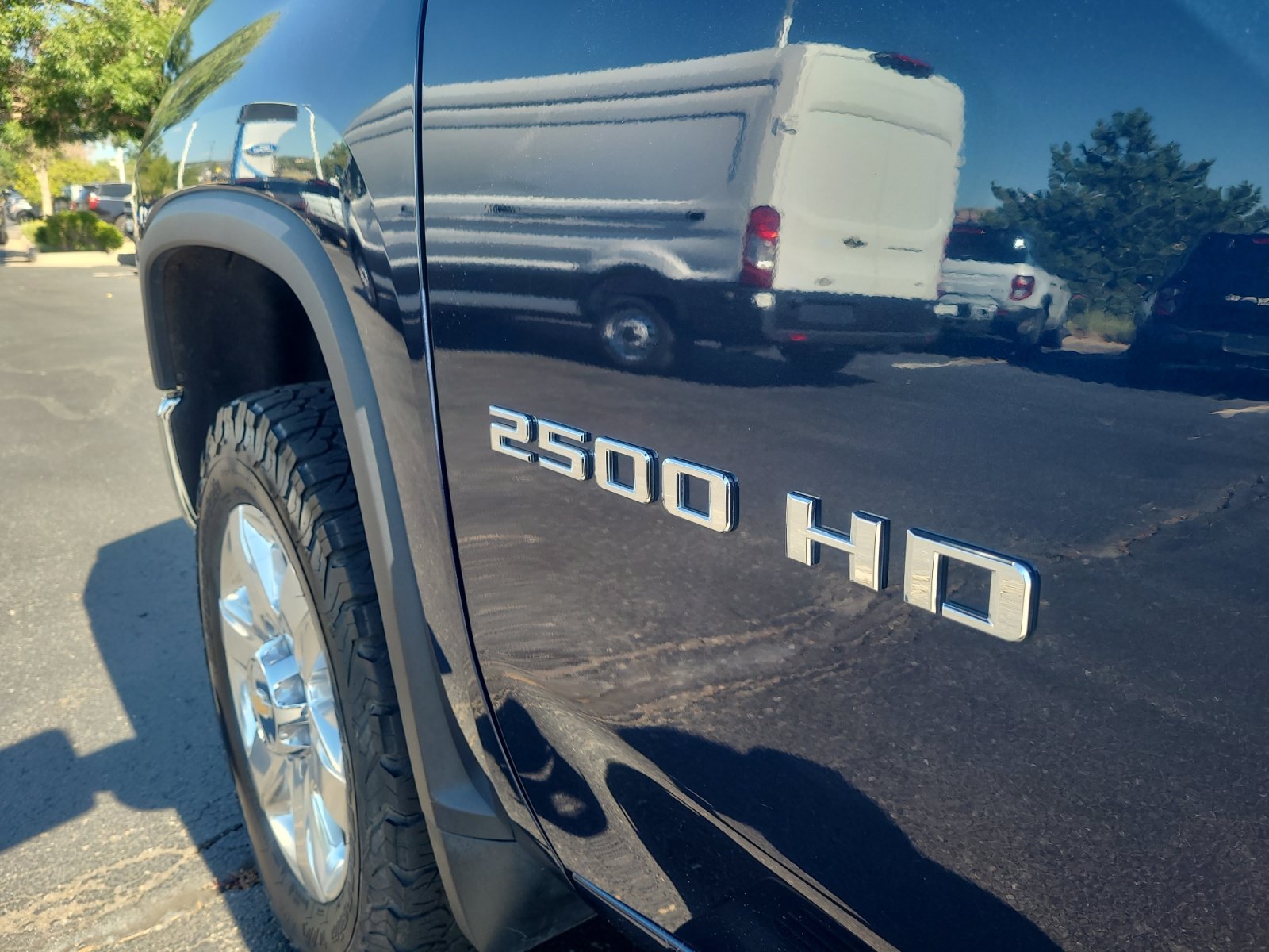 Used 2022 Chevrolet Silverado 2500 LTZ w/ LTZ Plus Package AWD/4WD image 23