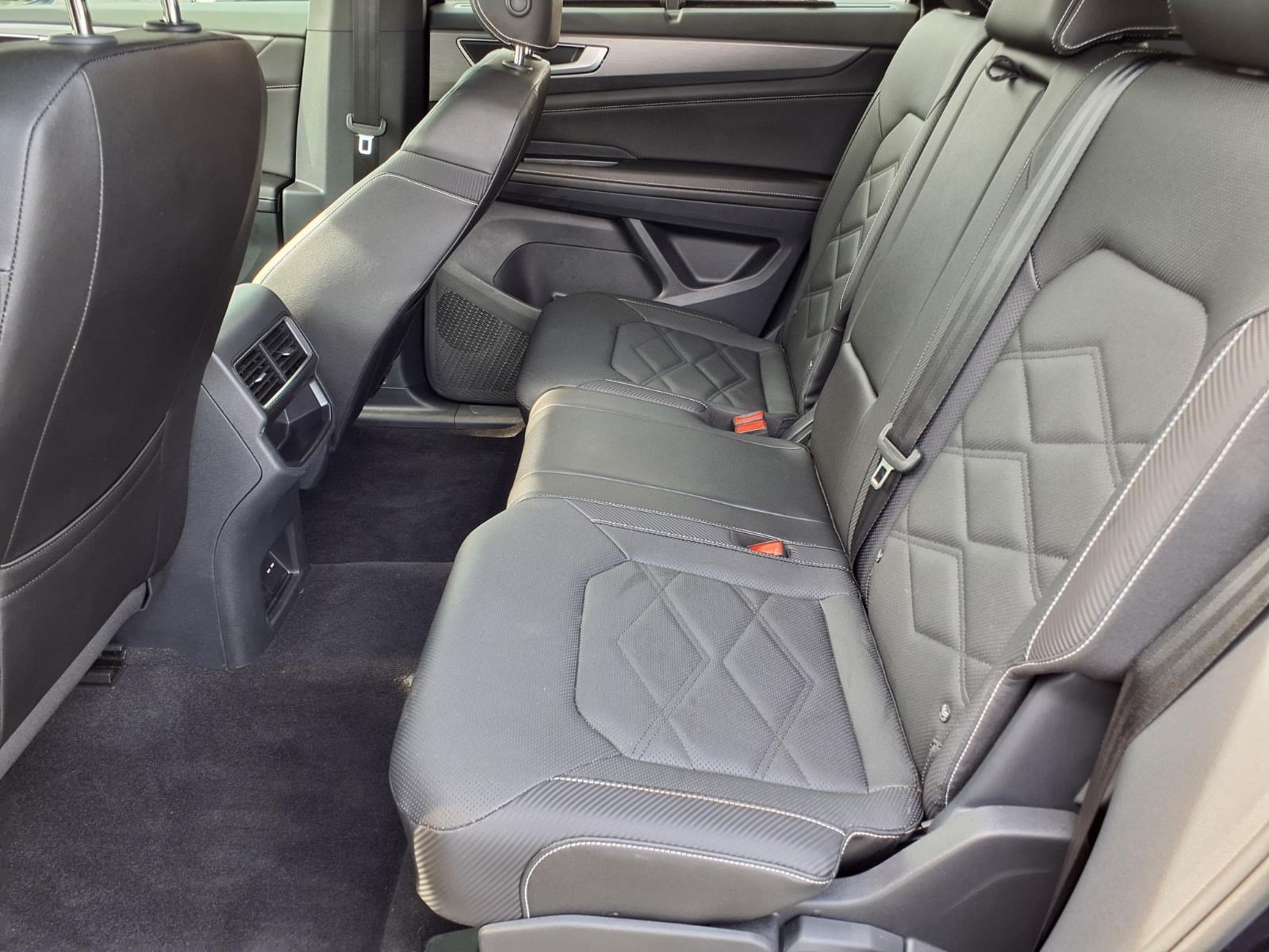 Used 2025 Volkswagen Atlas Cross Sport SE FWD image 11