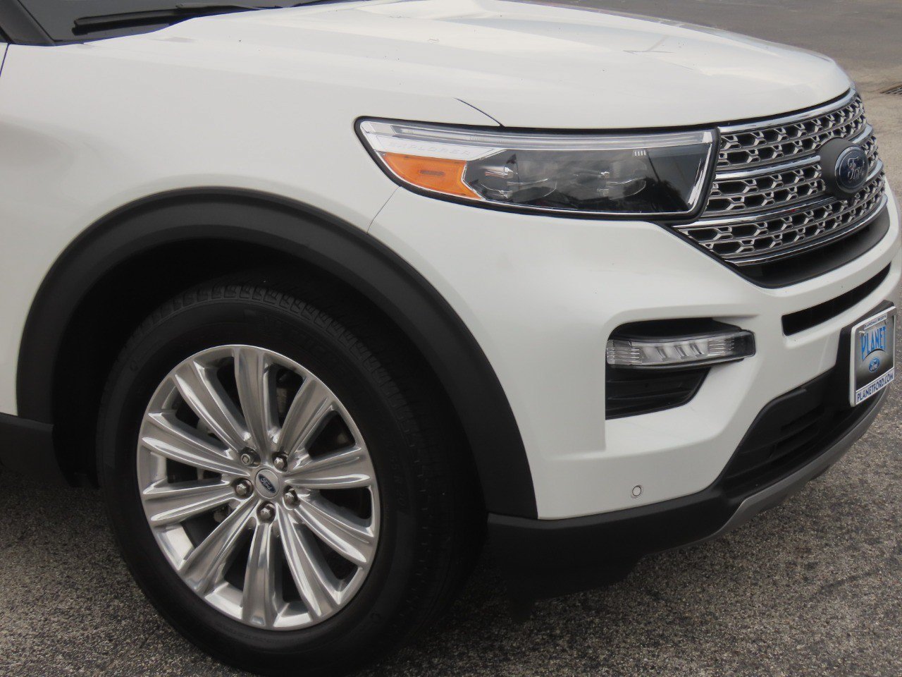 Certified 2024 Ford Explorer Limited w/ Limited Technology Package RWD image 6