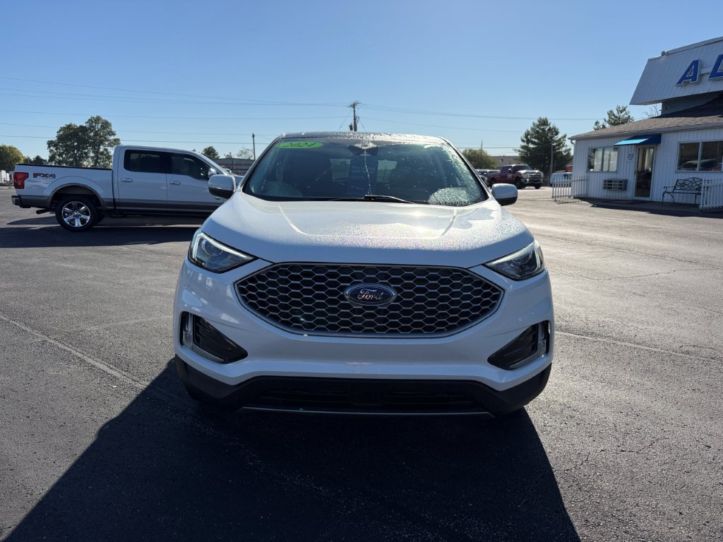 Certified 2024 Ford Edge SEL w/ Convenience Package AWD/4WD image 2