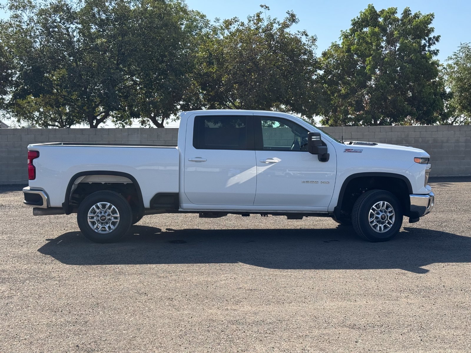 Used 2024 Chevrolet Silverado 2500 LT w/ Convenience Package AWD/4WD image 2