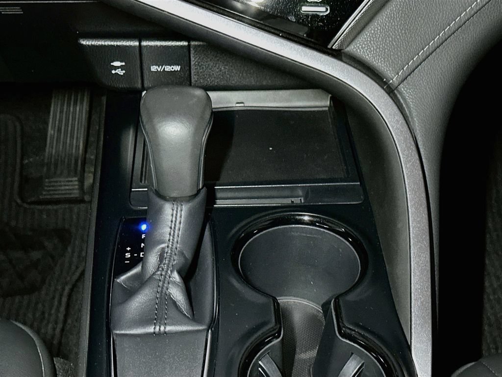 Used 2019 Toyota Camry SE w/ Convenience Package FWD image 17