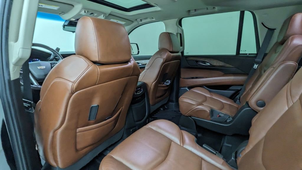 Used 2019 Cadillac Escalade Premium Luxury w/ Escalade Sport Edition AWD/4WD image 35
