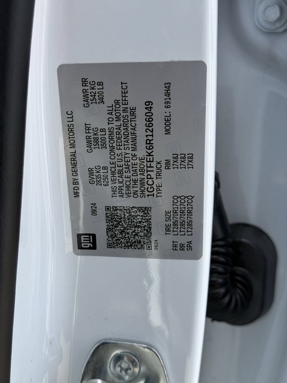 Used 2024 Chevrolet Colorado ZR2 w/ Technology Package AWD/4WD image 31