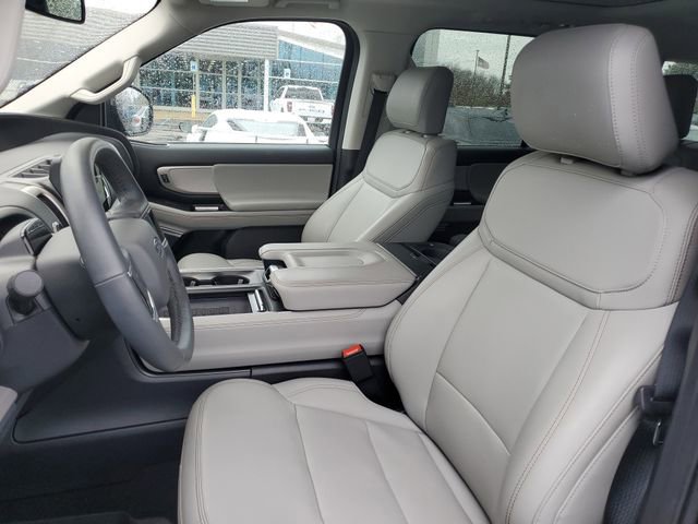 Certified 2025 Ford Expedition Active AWD/4WD image 5