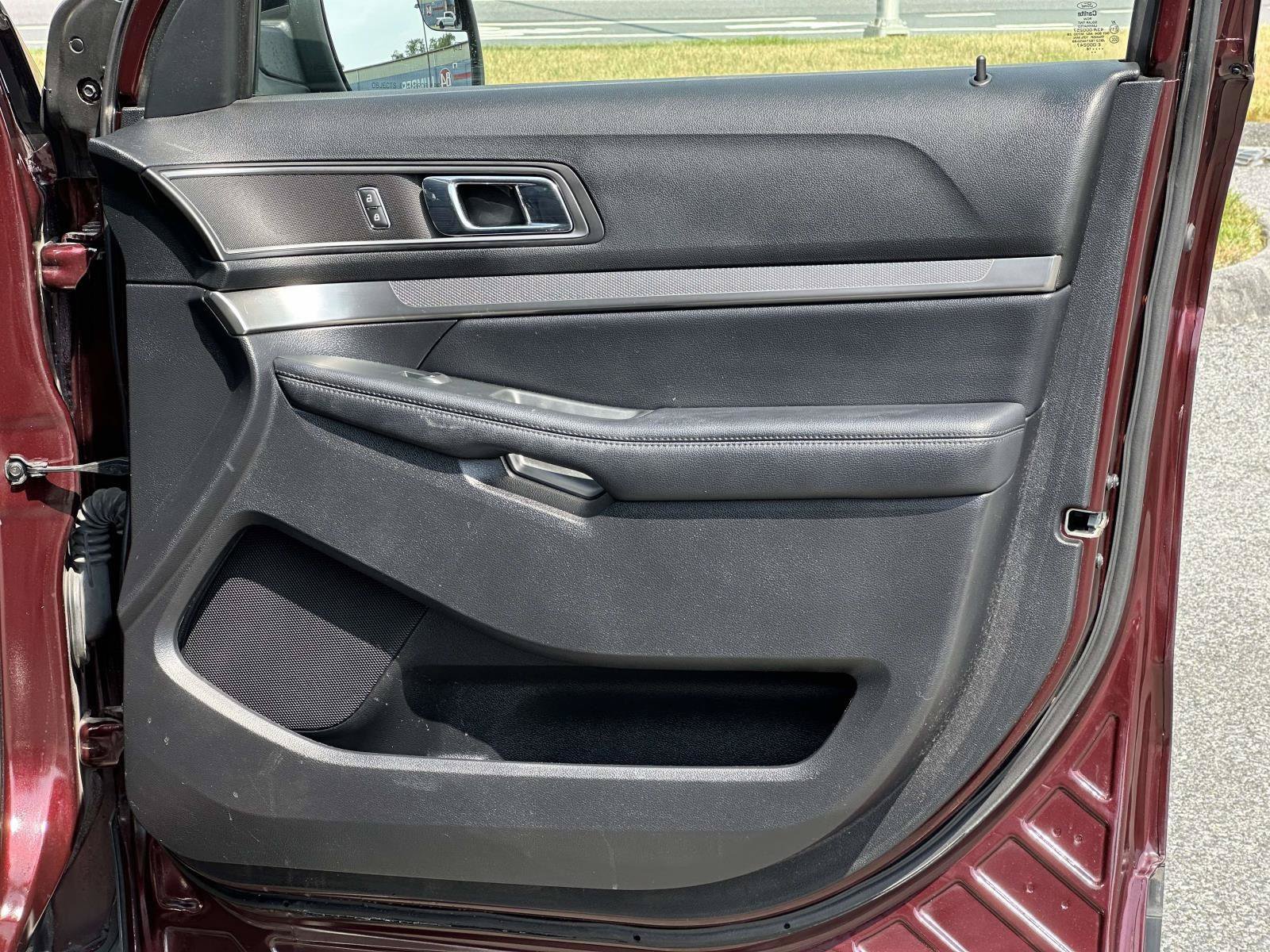 Certified 2018 Ford Explorer XLT w/ Equipment Group 201A AWD/4WD image 8