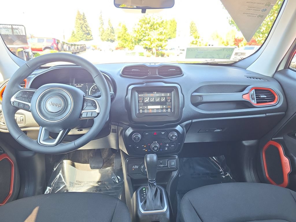Used 2020 Jeep Renegade Latitude AWD/4WD image 16