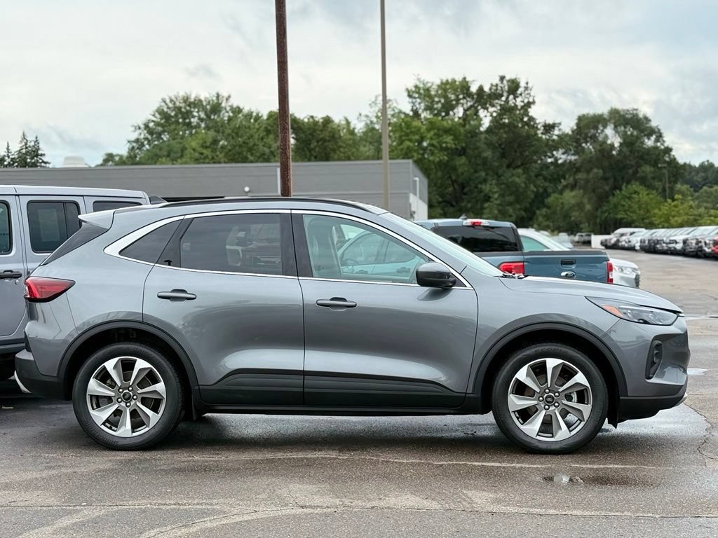 Certified 2025 Ford Escape Platinum AWD/4WD image 29