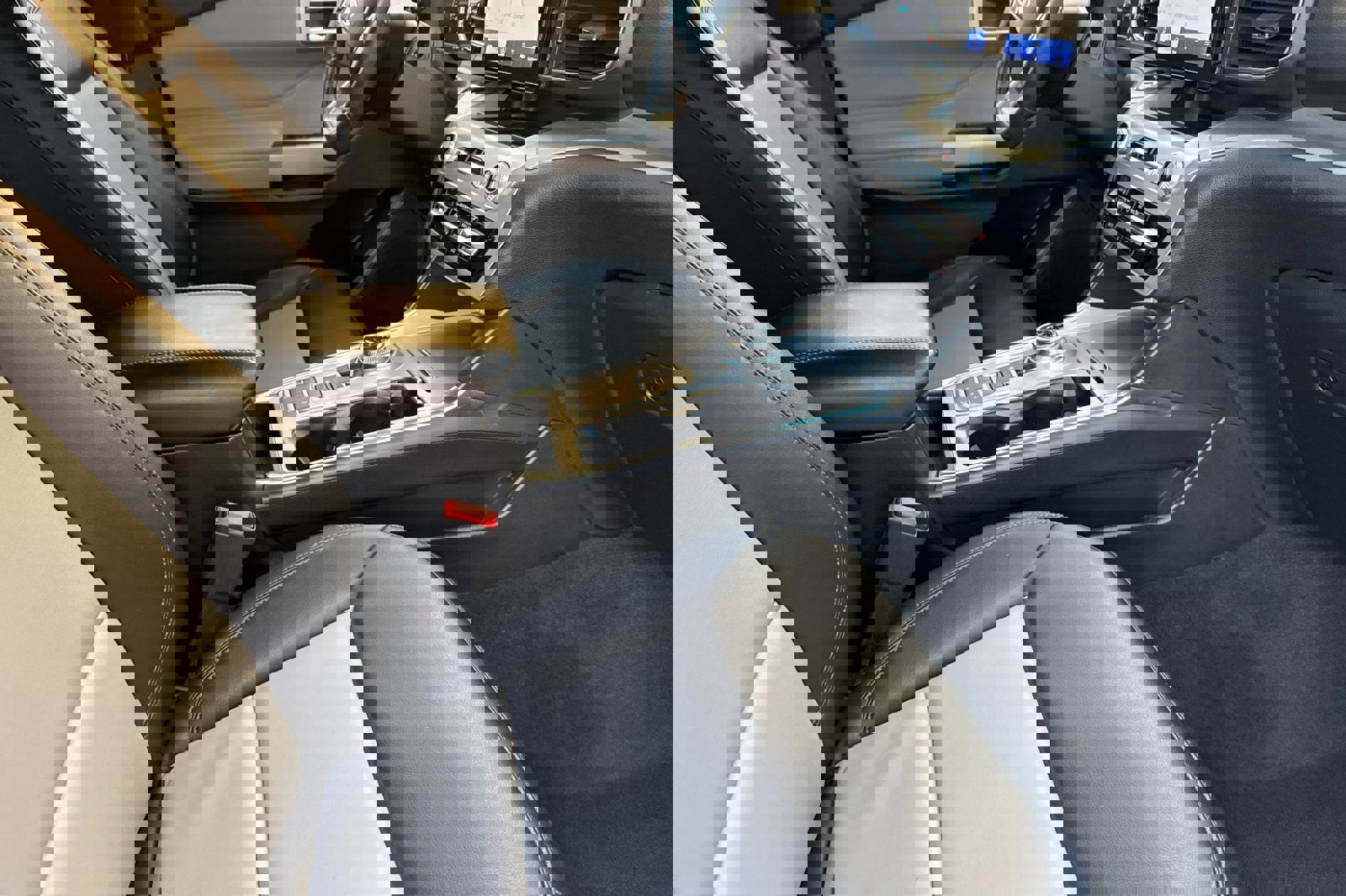 Certified 2022 Ford Explorer XLT w/ Equipment Group 202A image 17