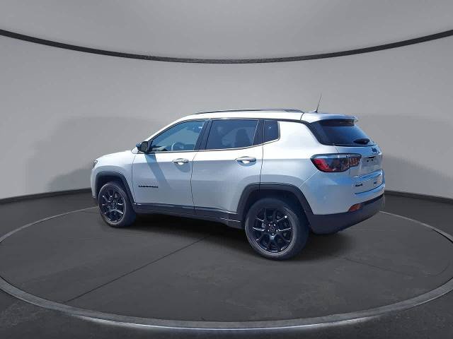 Used 2025 Jeep Compass Latitude w/ Convenience Group AWD/4WD image 6