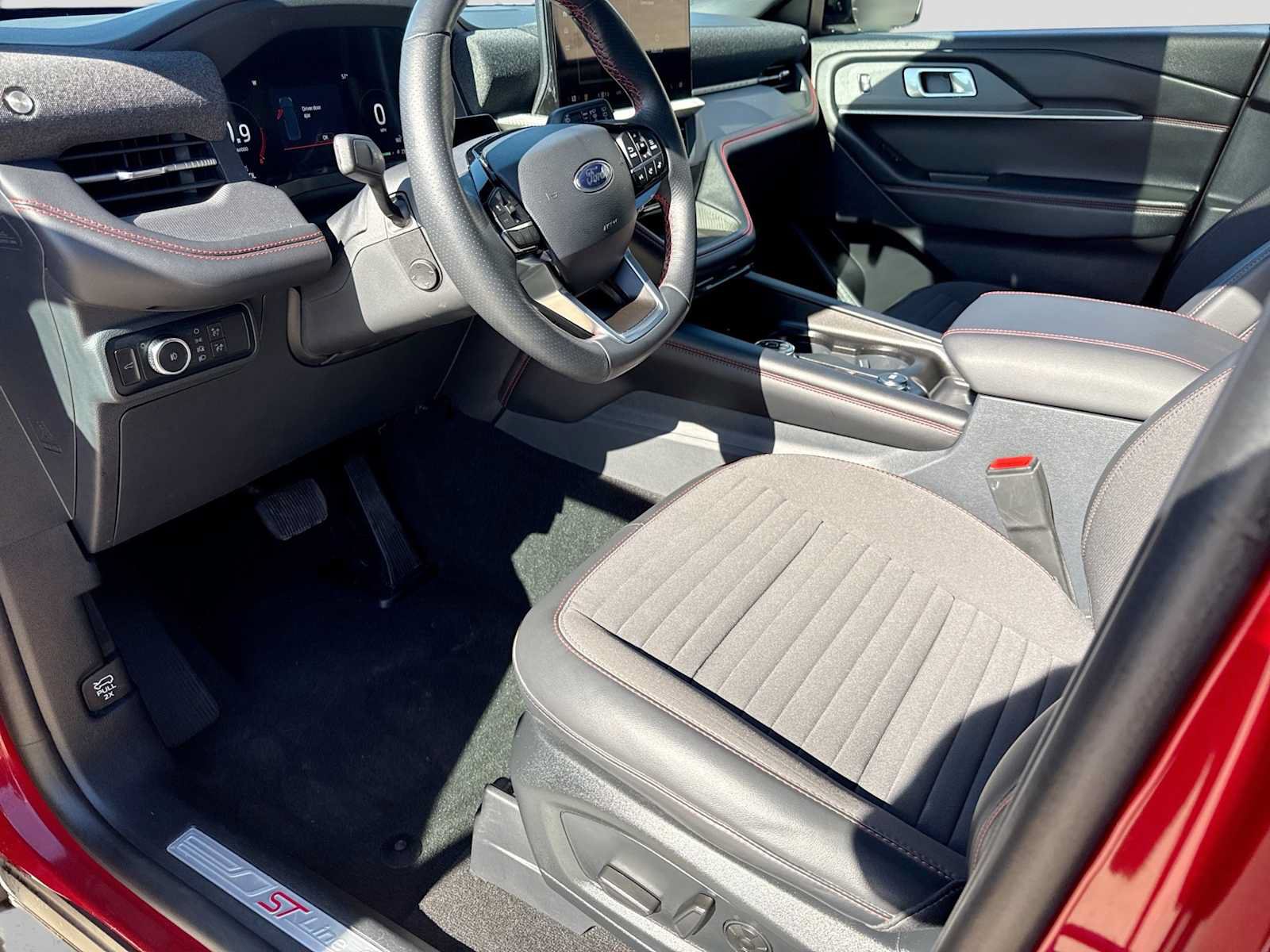 Certified 2025 Ford Explorer ST-Line AWD/4WD image 15
