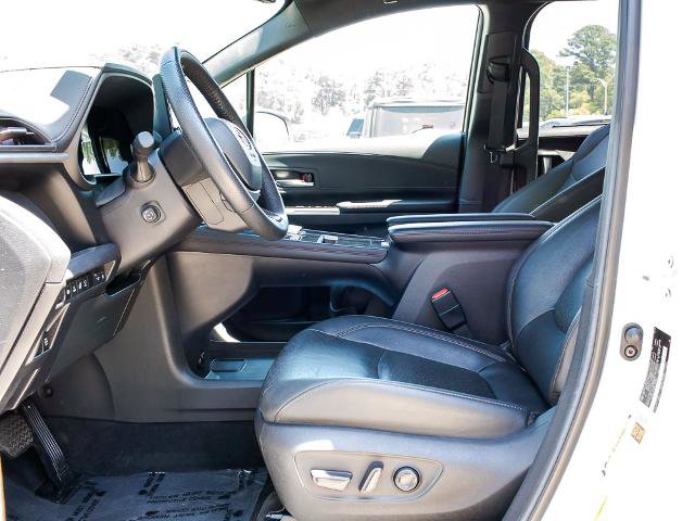 Used 2025 Toyota Sienna Platinum AWD/4WD image 19