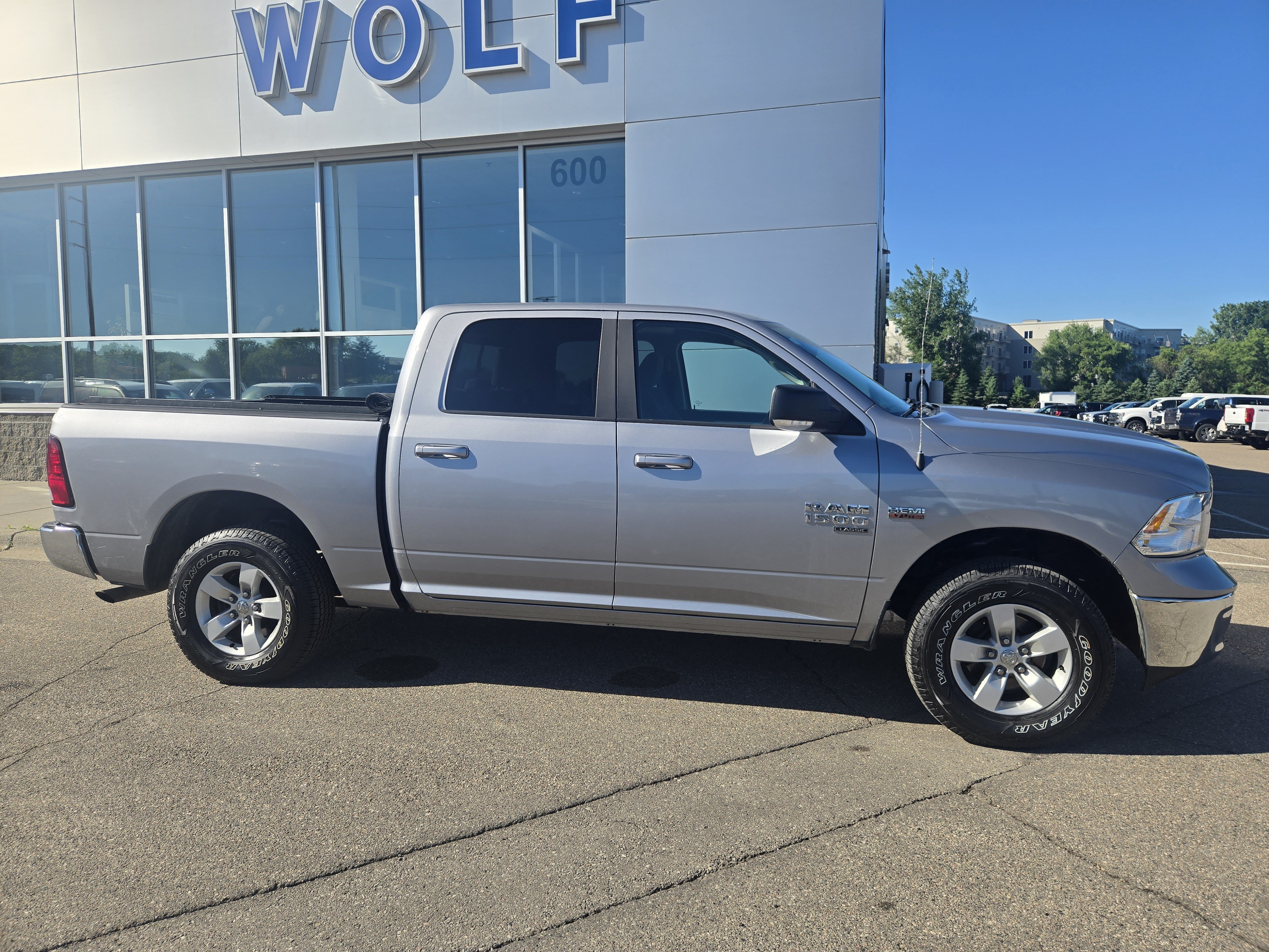 Used 2019 RAM 1500 Classic SLT w/ Luxury Group AWD/4WD image 5