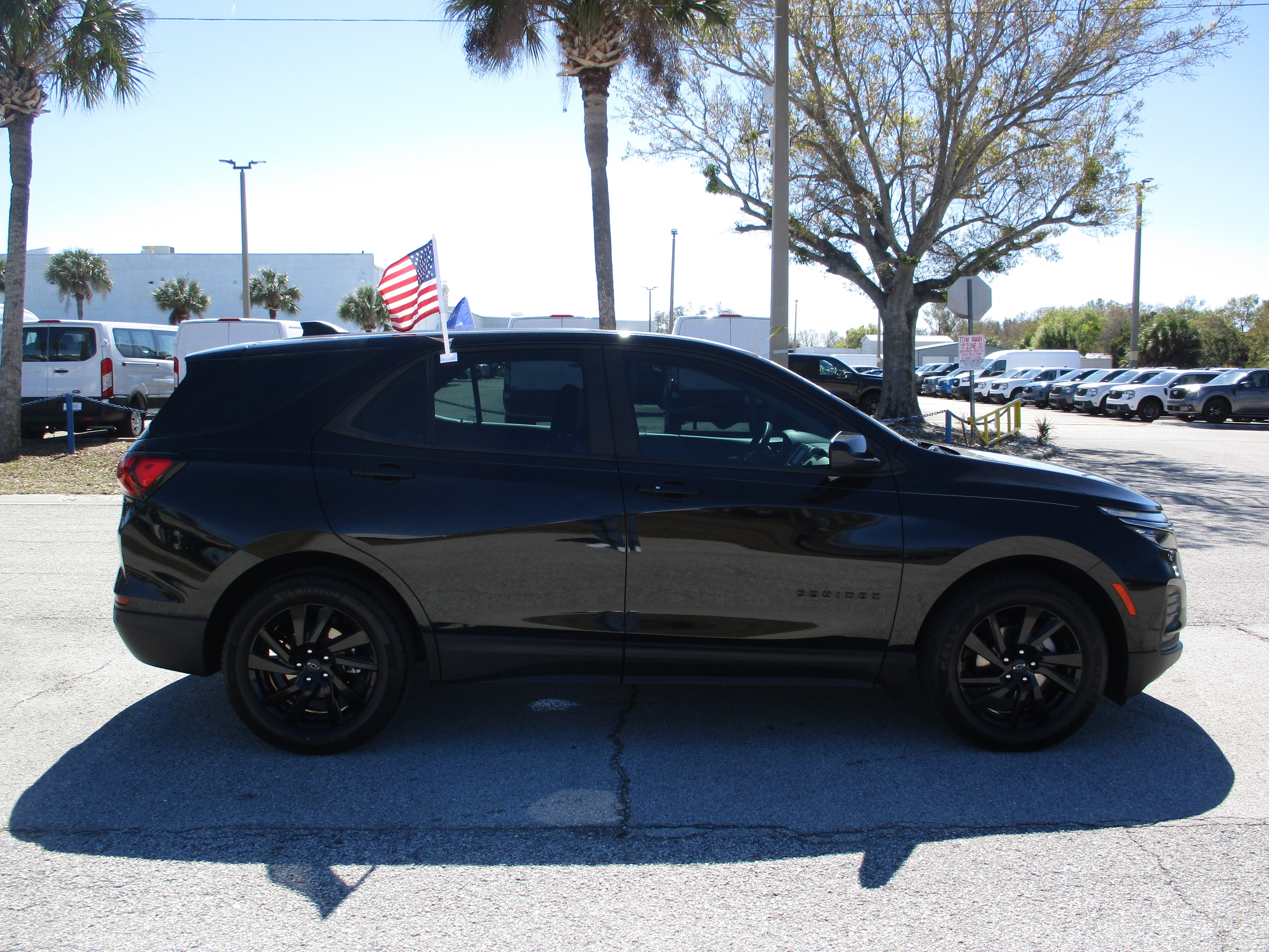 Used 2023 Chevrolet Equinox LS w/ Midnight Edition image 6