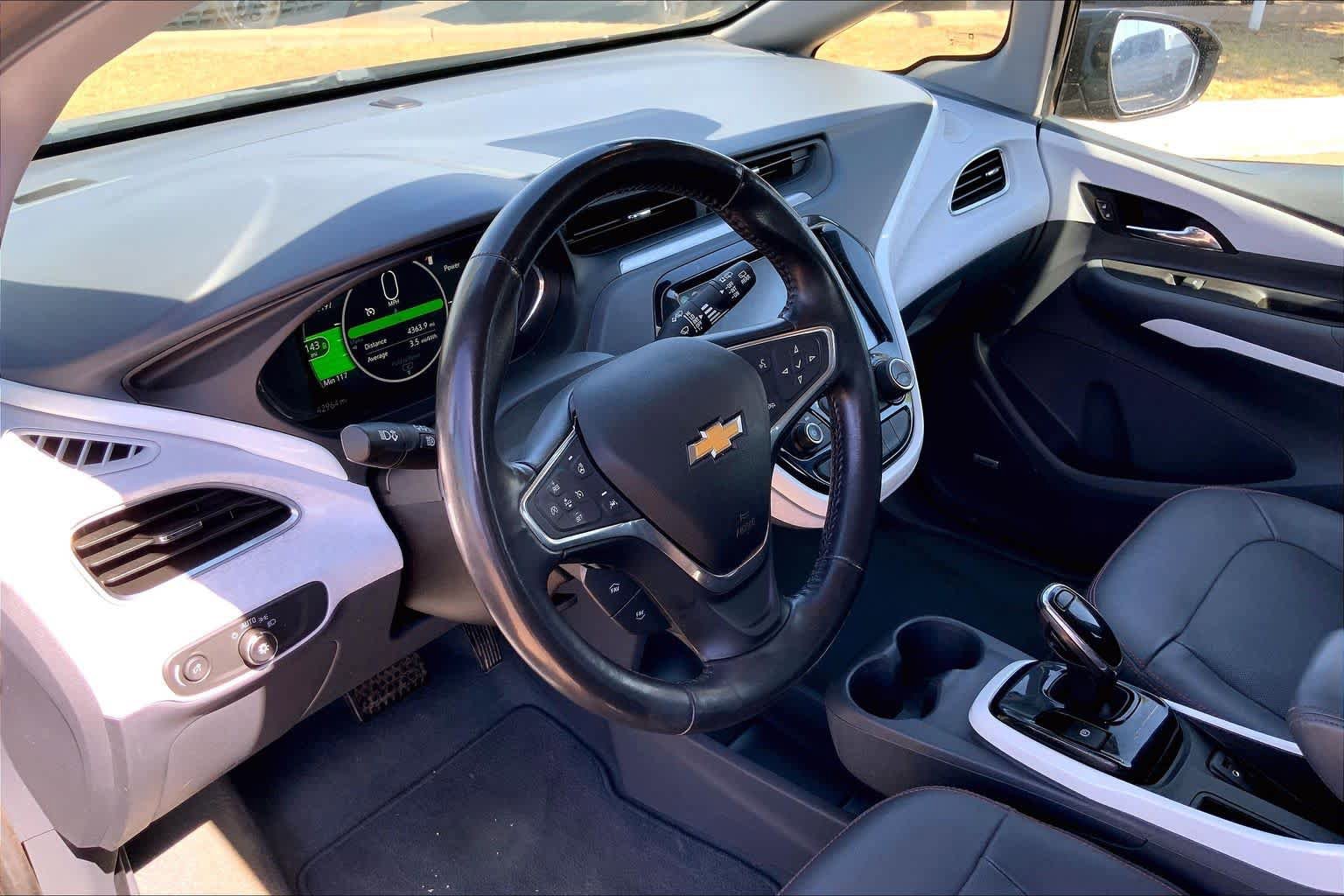 Used 2019 Chevrolet Bolt Premier w/ Infotainment Package FWD image 16