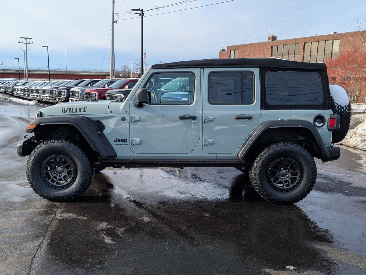 Used 2023 Jeep Wrangler Willys image 7