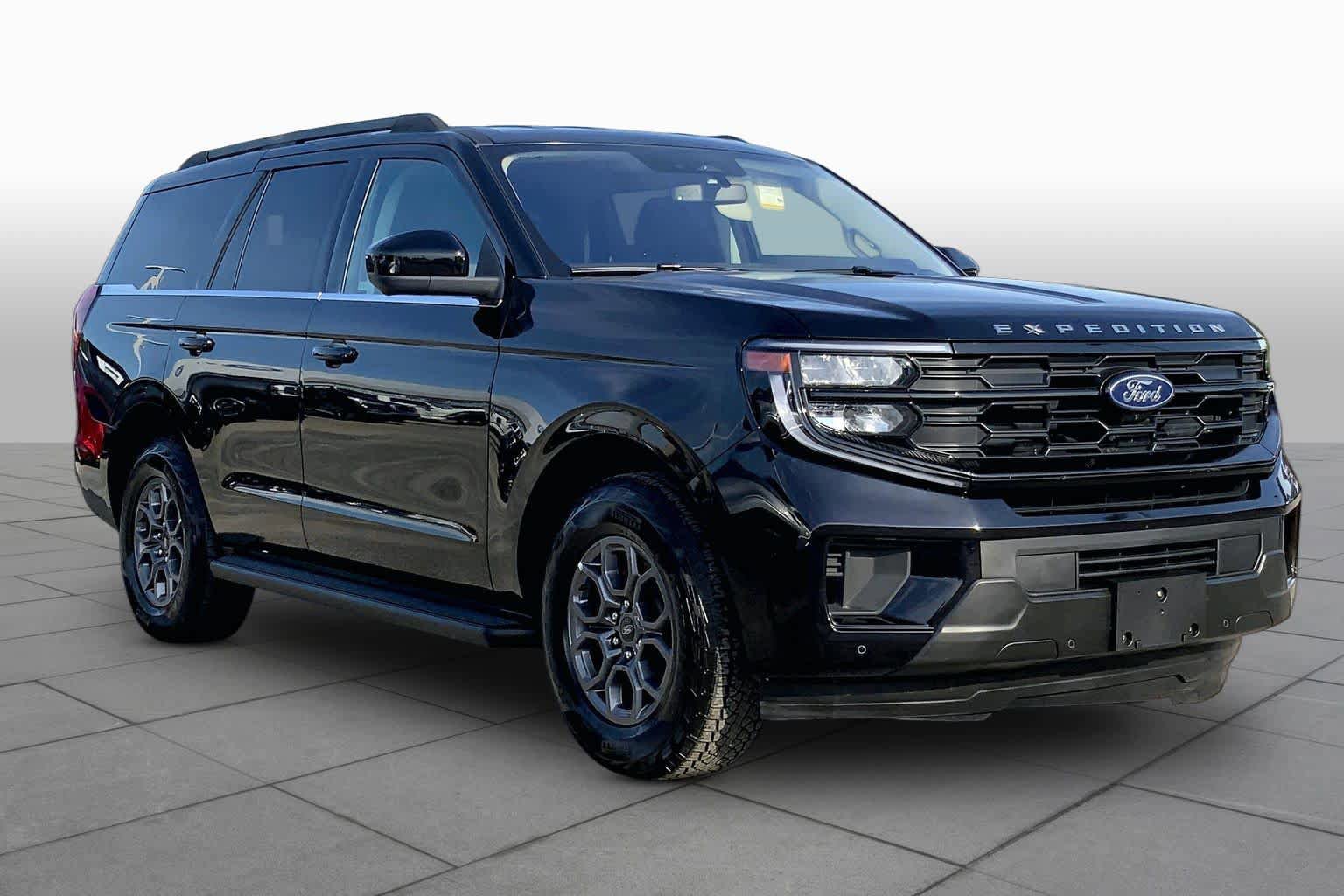 Certified 2025 Ford Expedition Active RWD image 3