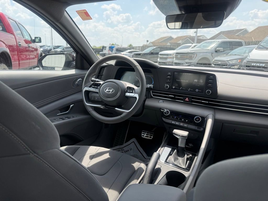 Used 2025 Hyundai Elantra Sport FWD image 40
