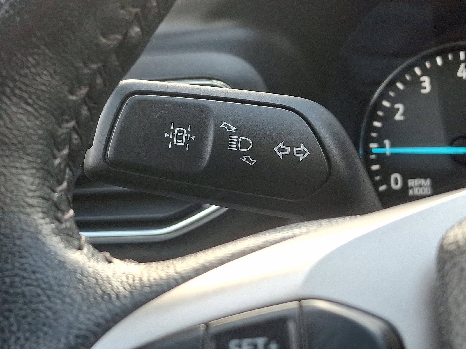 Certified 2024 Ford Explorer XLT w/ Equipment Group 202A image 33