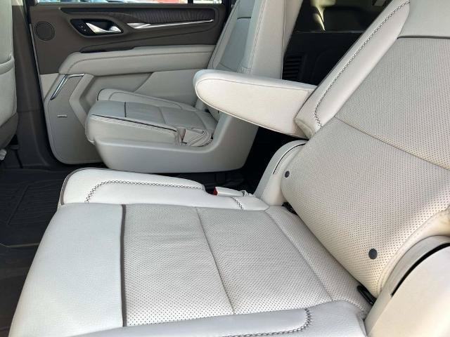 Used 2023 GMC Yukon XL Denali w/ Denali Reserve Package AWD/4WD image 19