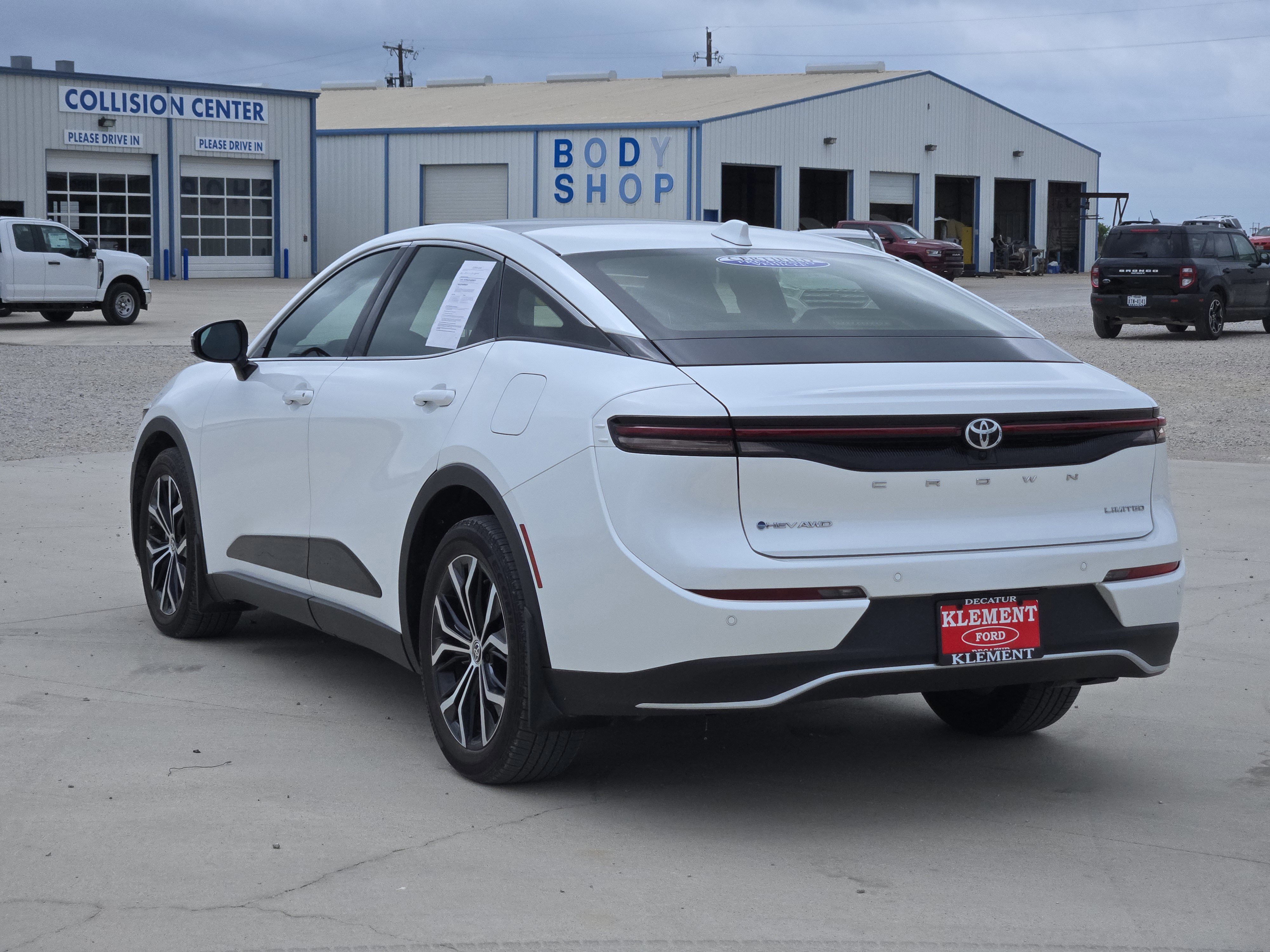 Used 2024 Toyota Crown AWD/4WD image 3