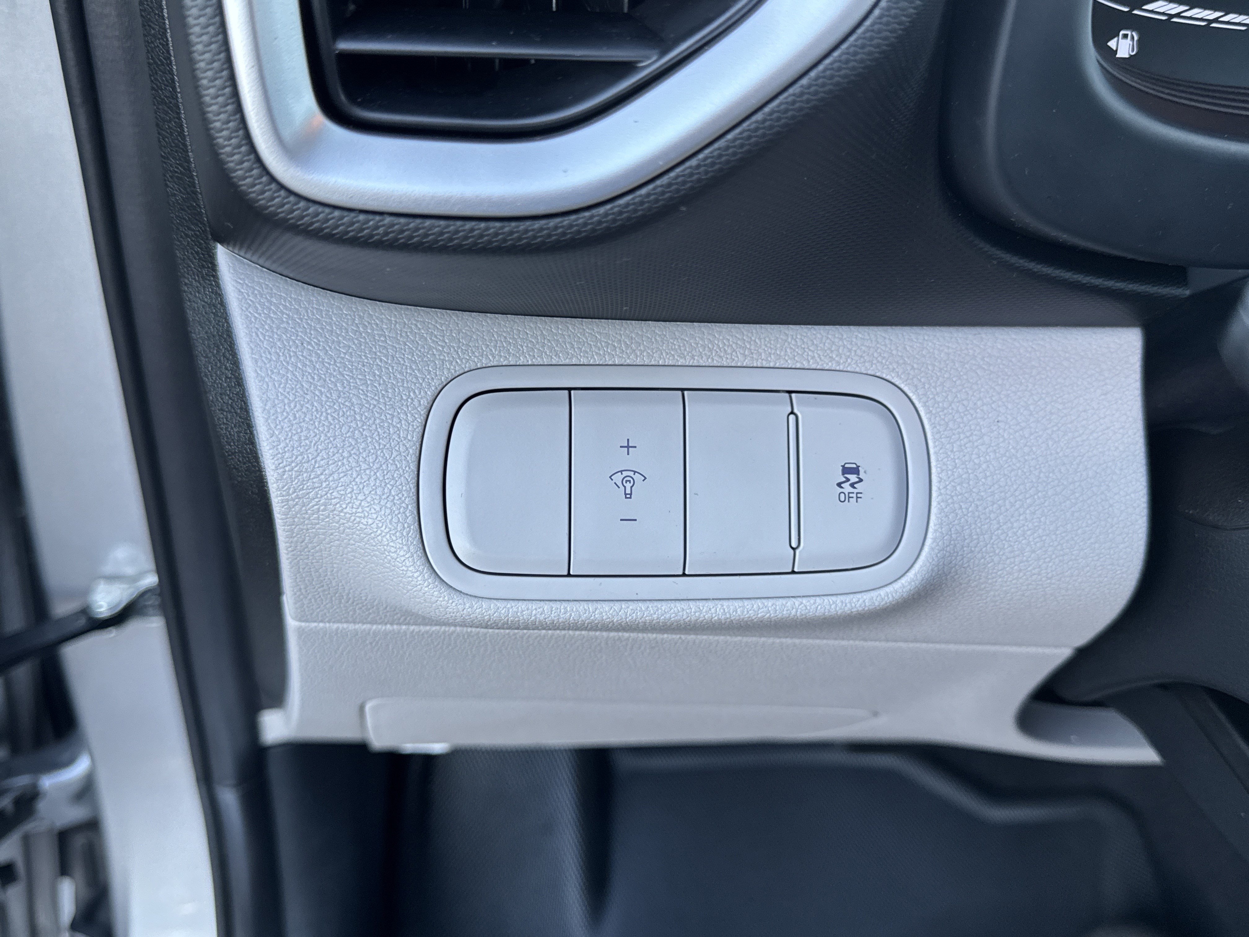 Used 2024 Hyundai Venue SEL image 30