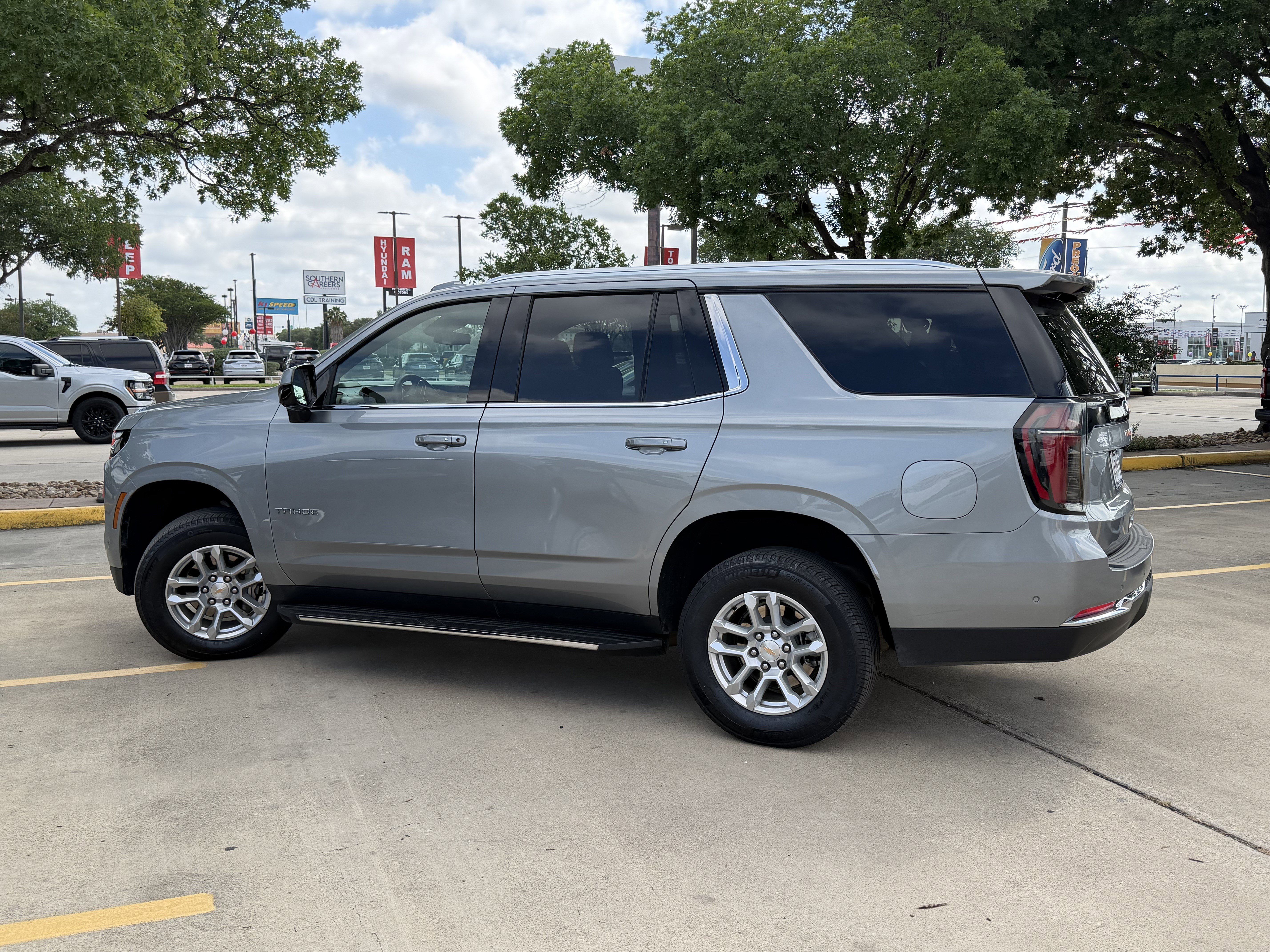 Used 2025 Chevrolet Tahoe LT AWD/4WD image 11
