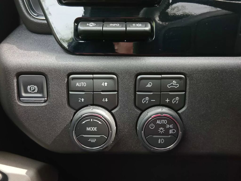 Used 2025 Chevrolet Silverado 2500 ZR2 w/ Technology Package image 22