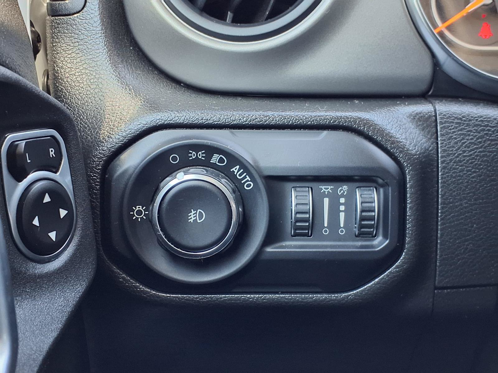 Used 2022 Jeep Wrangler Unlimited Sport AWD/4WD image 25