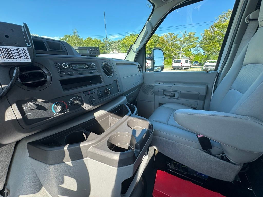 Certified 2023 Ford E-350 and Econoline 350 Super Duty w/ Power Windows & Locks Group RWD image 17