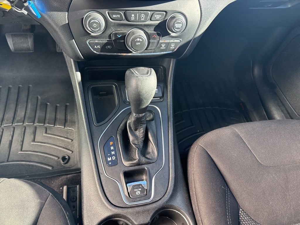 Used 2019 Jeep Cherokee Latitude w/ Popular Appearance Group image 22